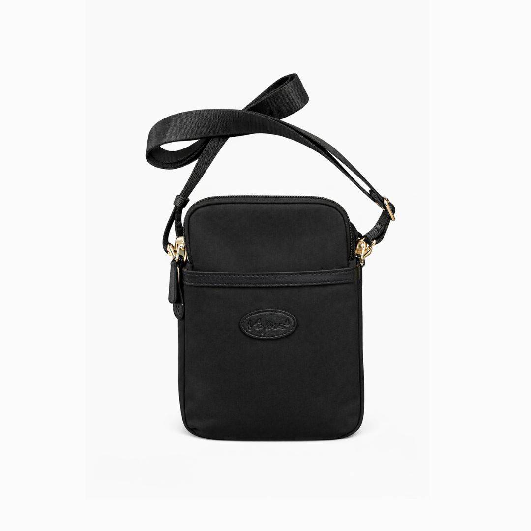 [新色]玩色皮革拼接直式小包-經典黑(6020)