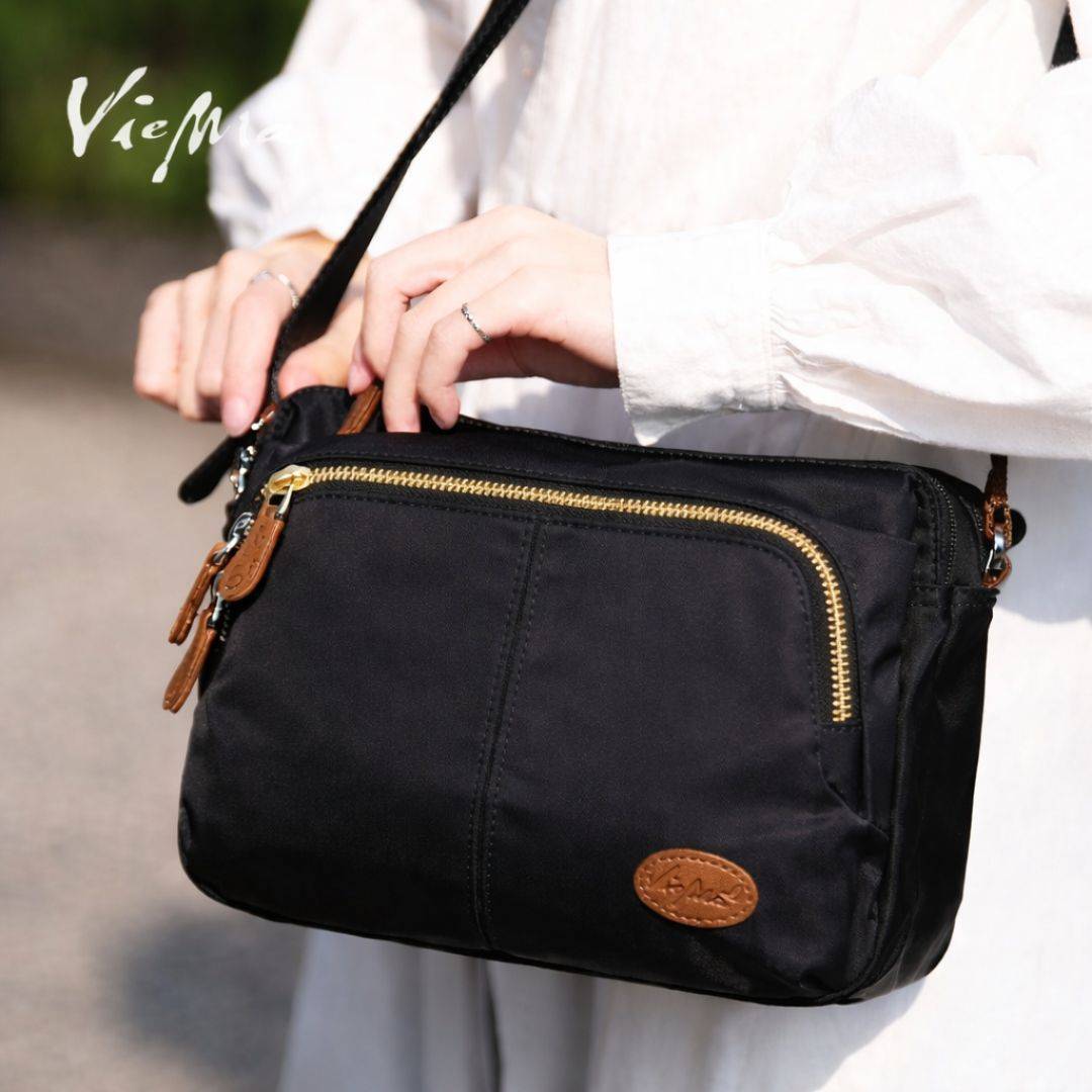 [新品]日系職人質感緞面斜背包-時尚黑(2960)