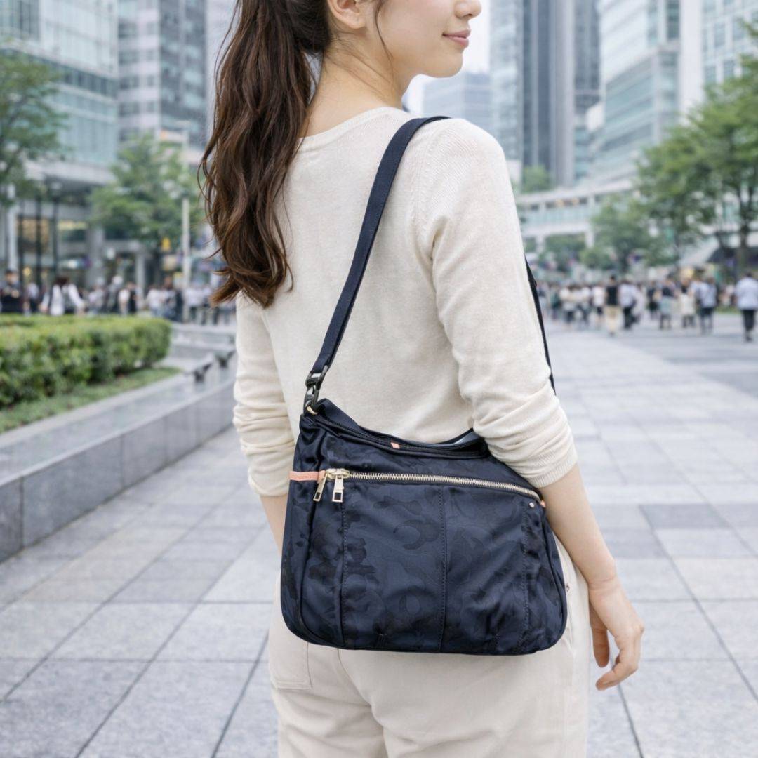 日系頂級尼龍船型斜背包-黑3378