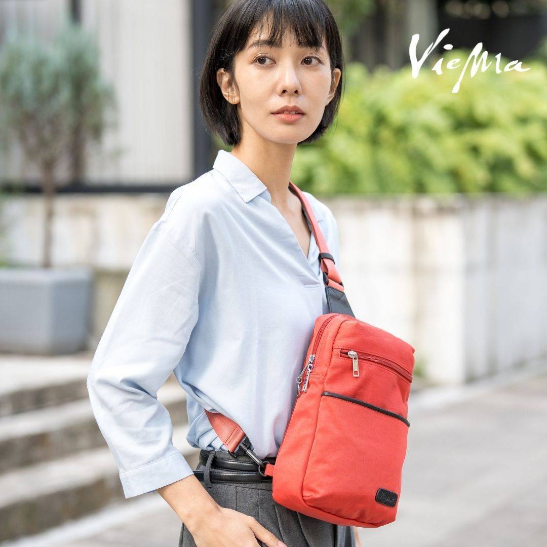 日系質感尼龍斜跨包胸包-魅力紅(6024)