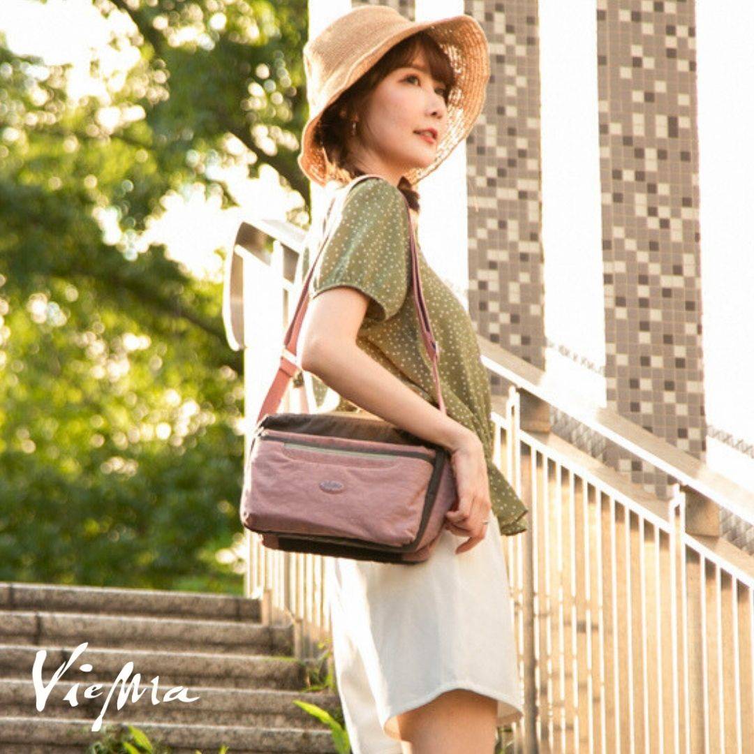 【熱銷補貨】日系千層郵差包-復古粉配藍5045