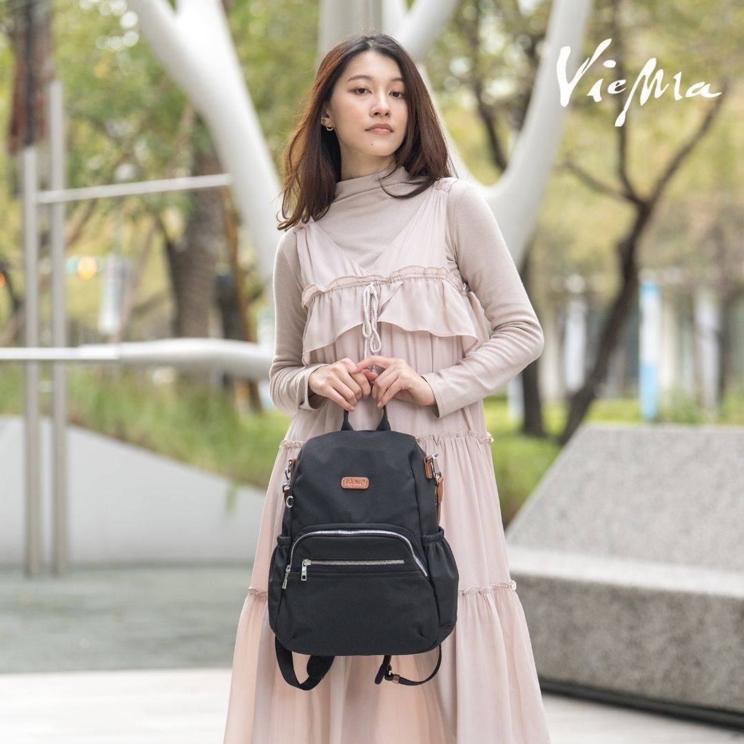 法式香頌後開式防盜大容量後背包-個性黑(6029)