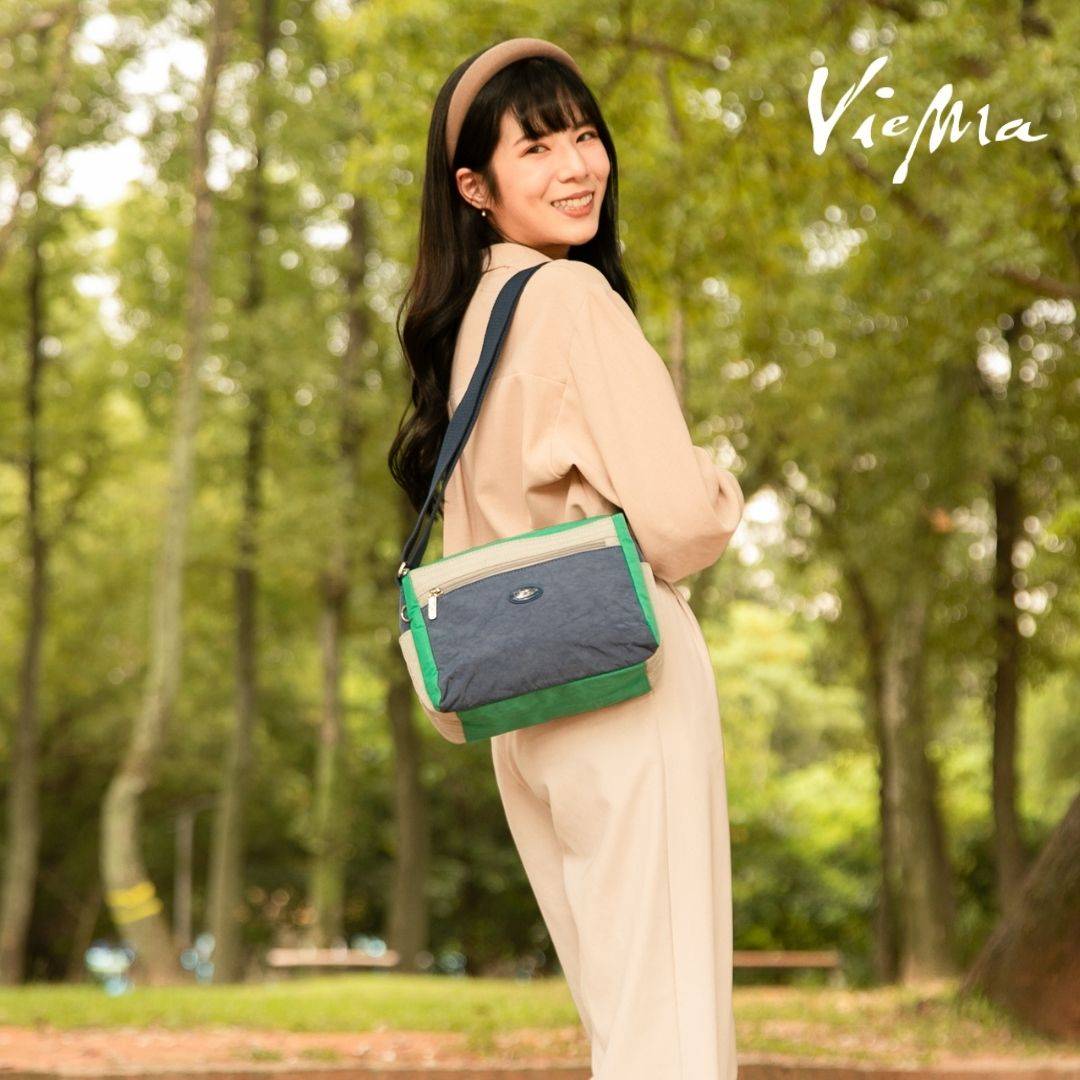 【熱銷補貨】日系休閒郵差長方包-藍配淺綠 (7155)