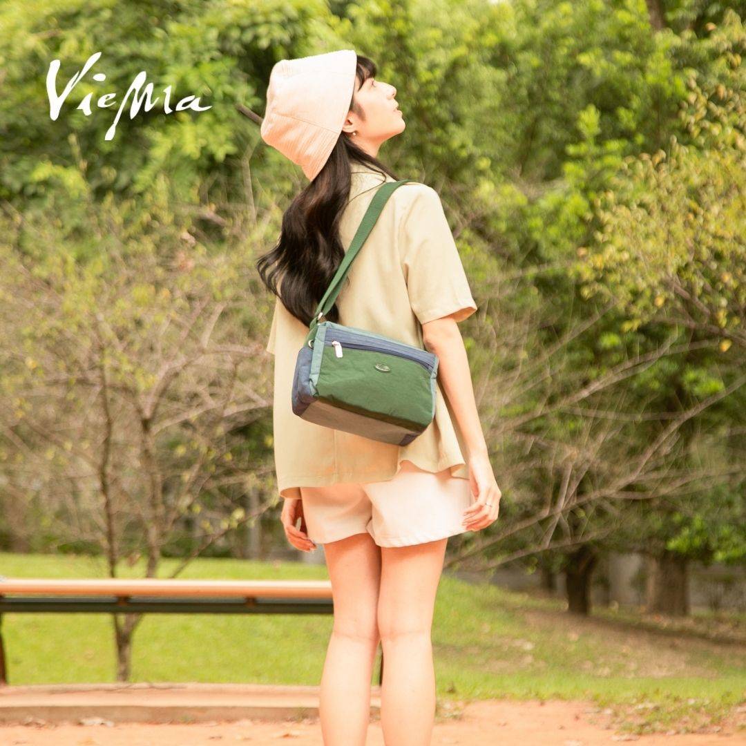 【熱銷補貨】日系休閒郵差長方包-綠配天空藍 (7155)
